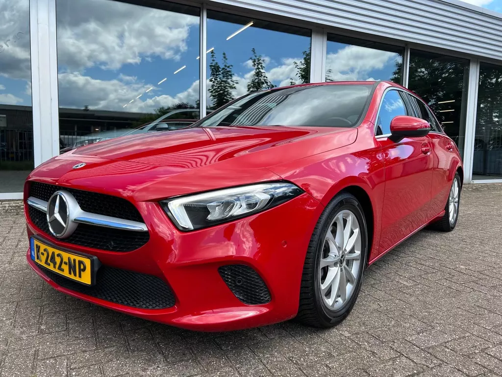 Mercedes-Benz A-Klasse 200 Automaat, Nieuw Model, LED, Navi